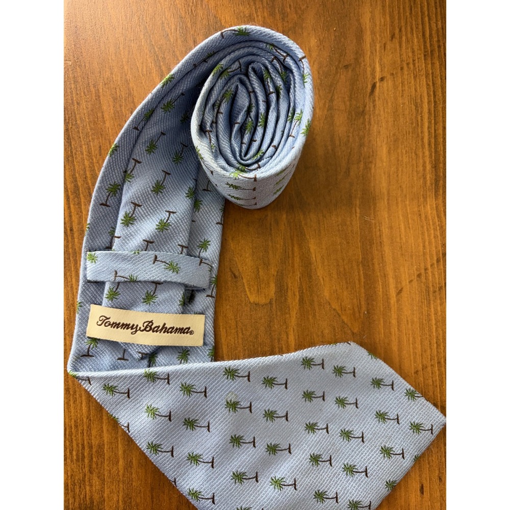 Tommy Bahama Mens Silk Tie Light Blue Palm Tree Tropical Coastal Beachy Necktie